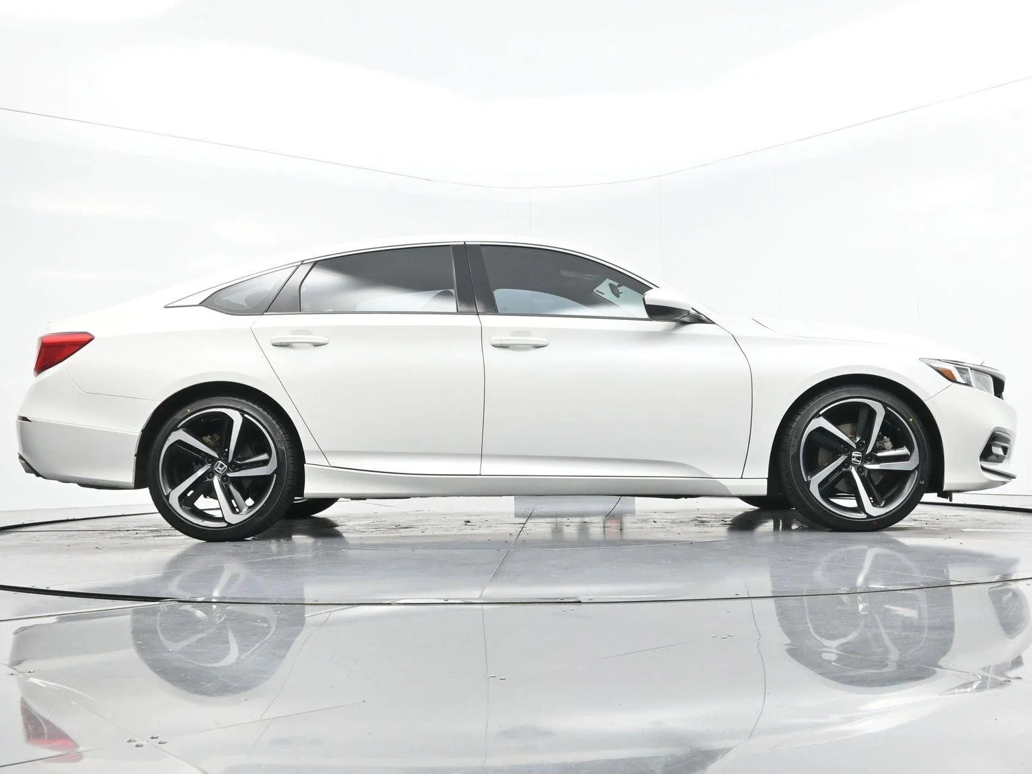 Used 2018 Platinum White Pearl Honda Sport image 48