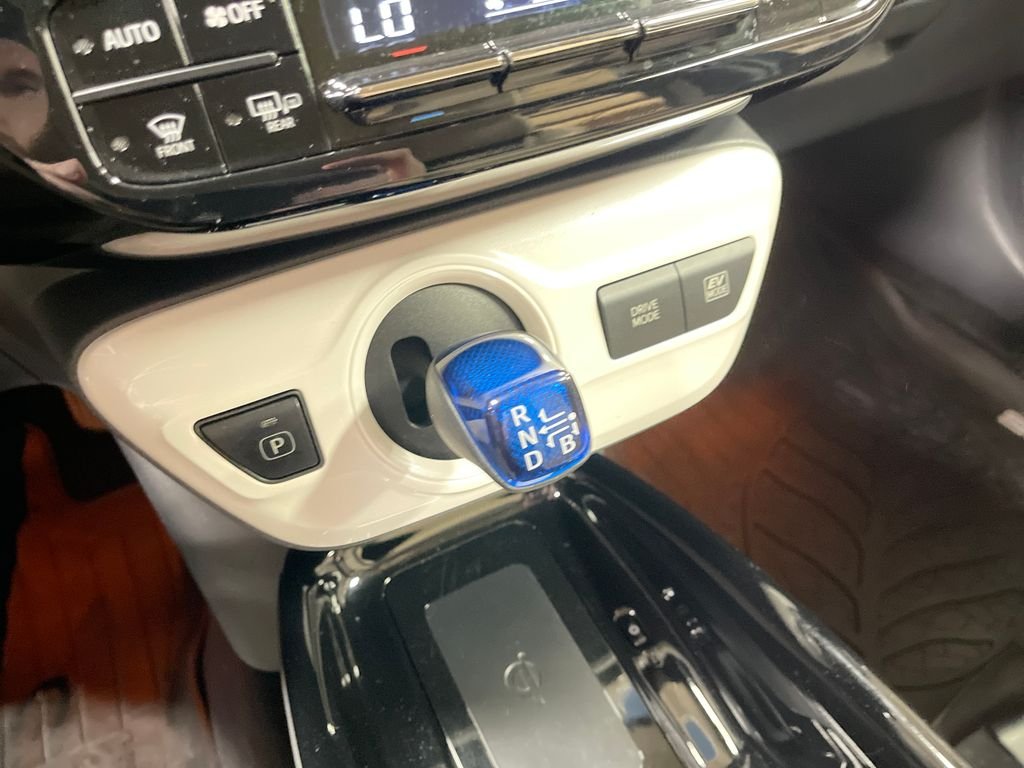 Certified Used 2017 Beige Toyota Three image 23