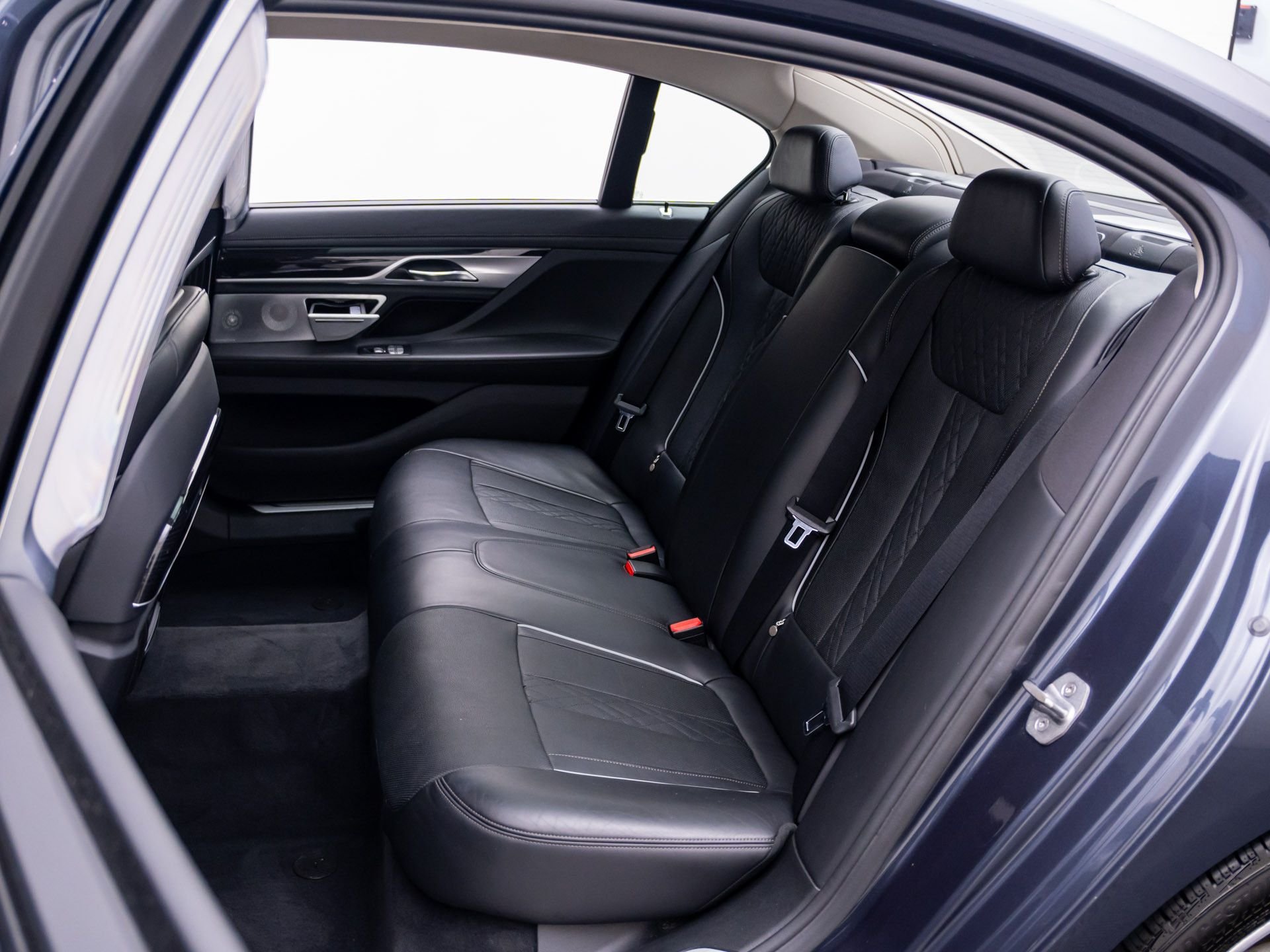 Used 2016 Gray BMW 750i xDrive image 18