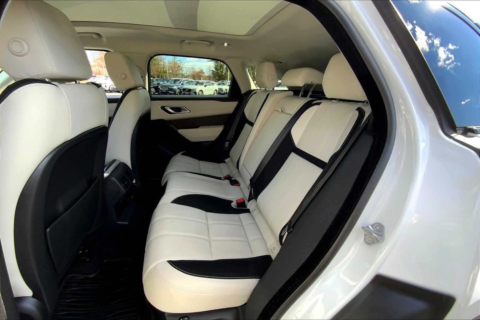 Used 2022 Fuji White Land Rover R-Dynamic S image 20