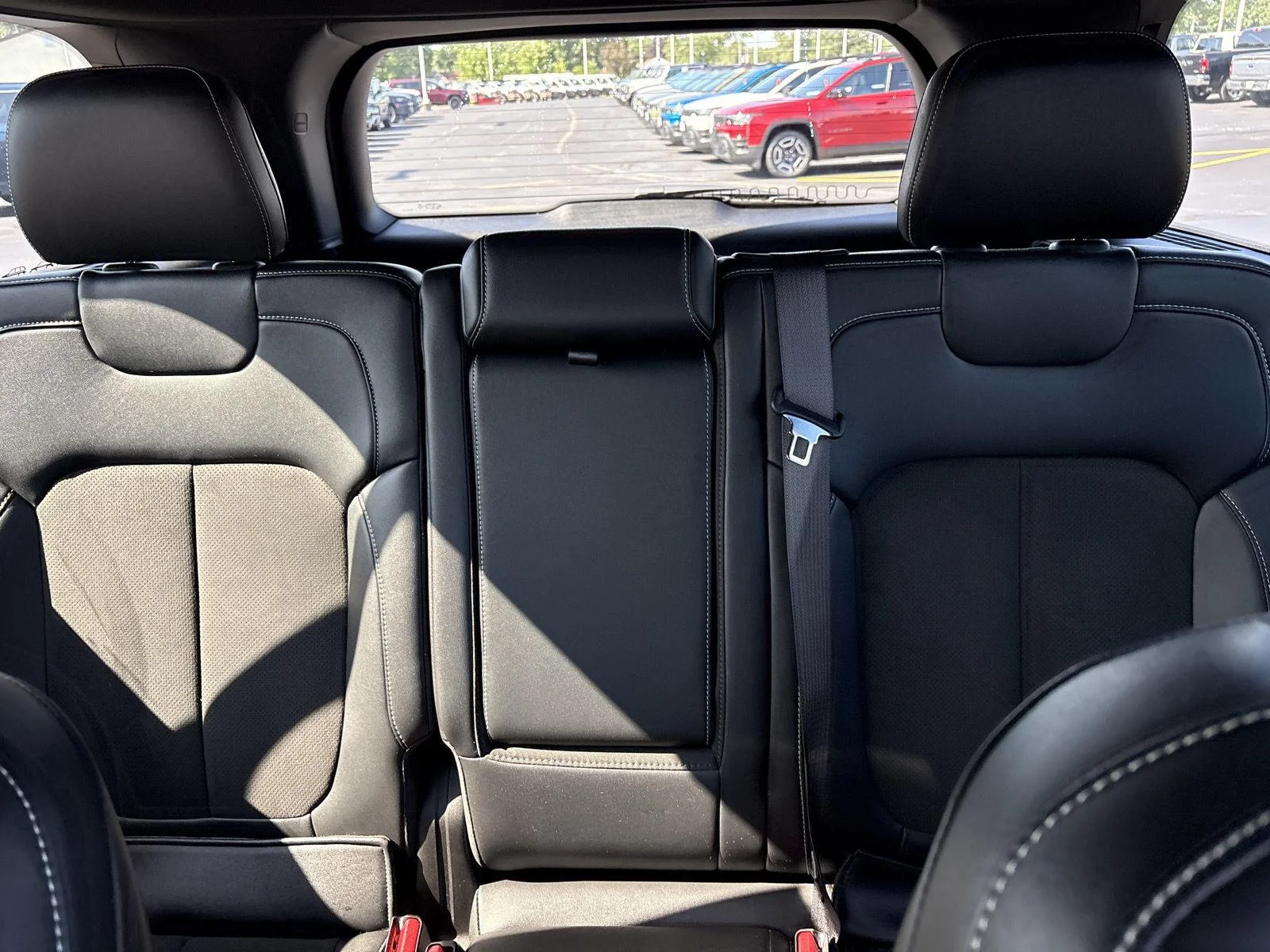 Used 2025 Silver Zynith Jeep Altitude image 24