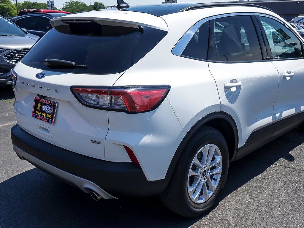 Used 2022 White Metallic Ford SE Hybrid image 9