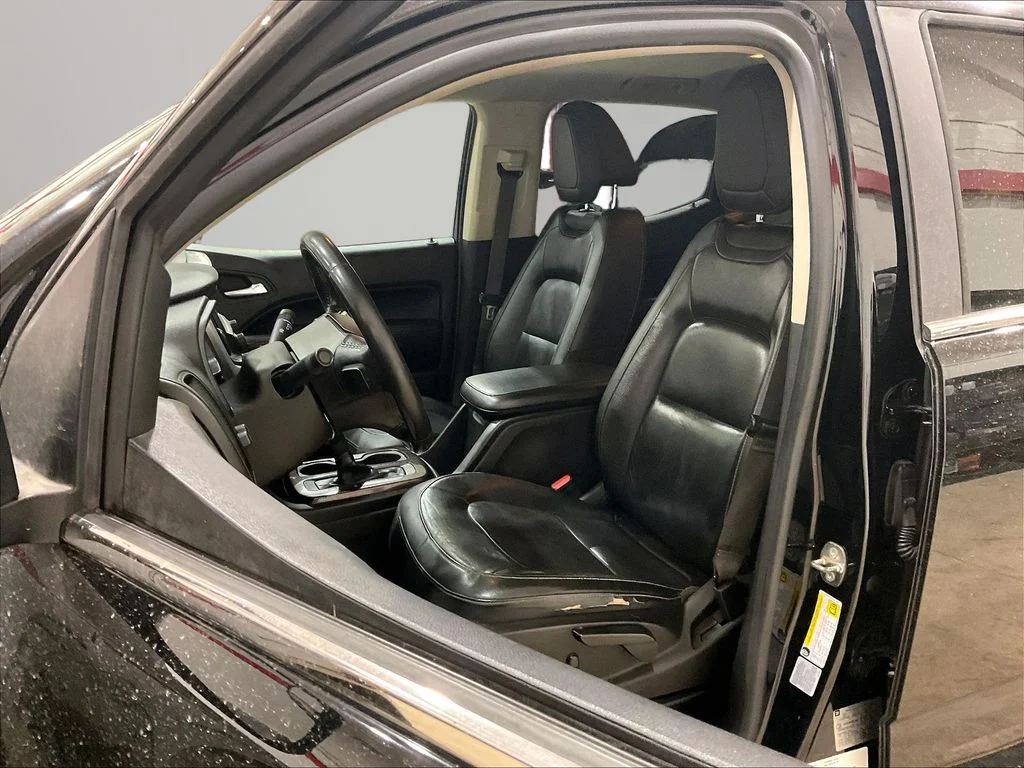 Used 2016 Black GMC SLT image 27