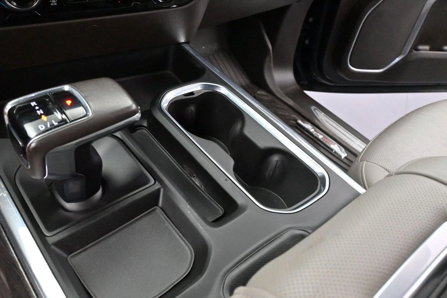 Used 2022 Dark Ash Metallic Chevrolet LTZ image 19