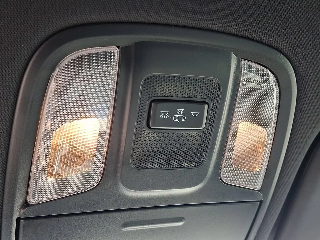 Used 2019 White Kia EX image 23