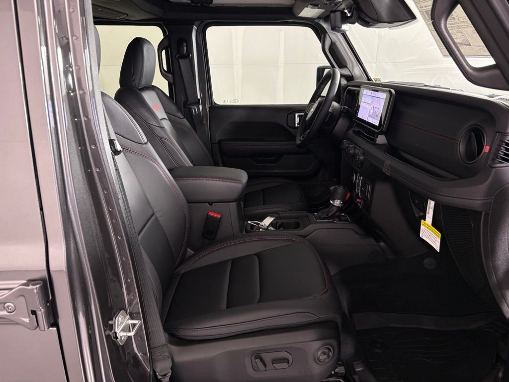 New 2026 Granite Crystal Metallic Clear-Coat Exterior Paint Jeep Rubicon X image 42