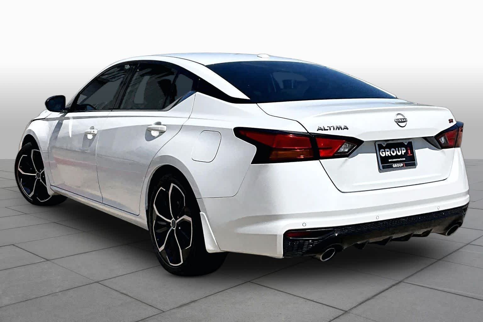 Used 2024 Pearl White Tricoat Nissan 2.5 SR image 12