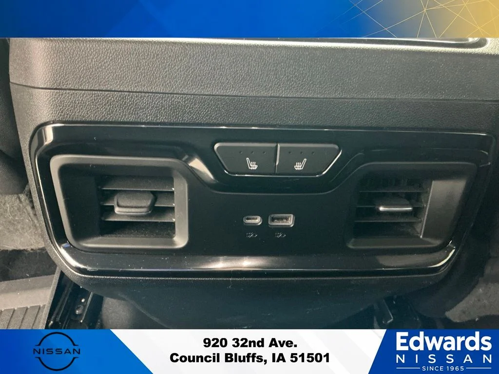 Used 2023 White GMC AT4 image 15
