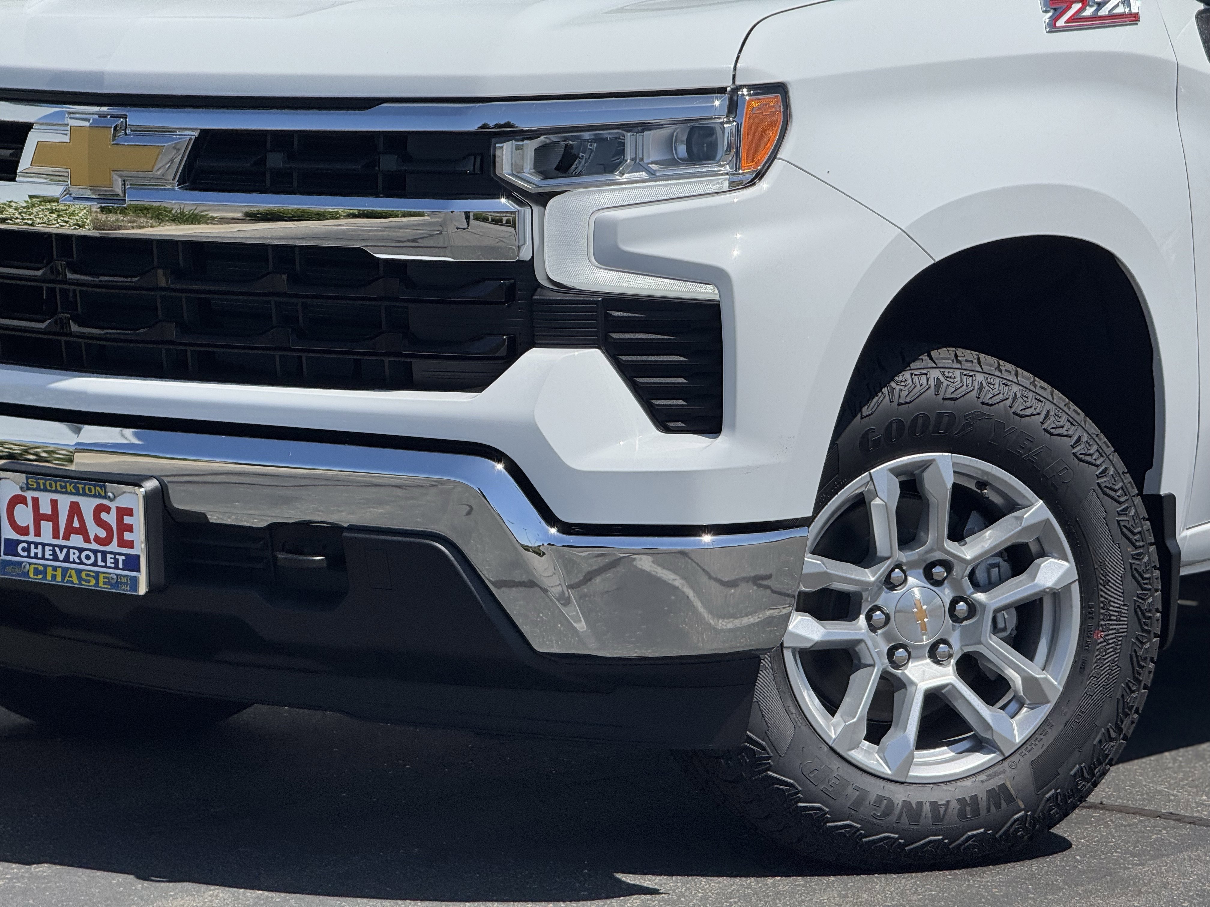 Used 2026 Summit White Chevrolet LT image 3
