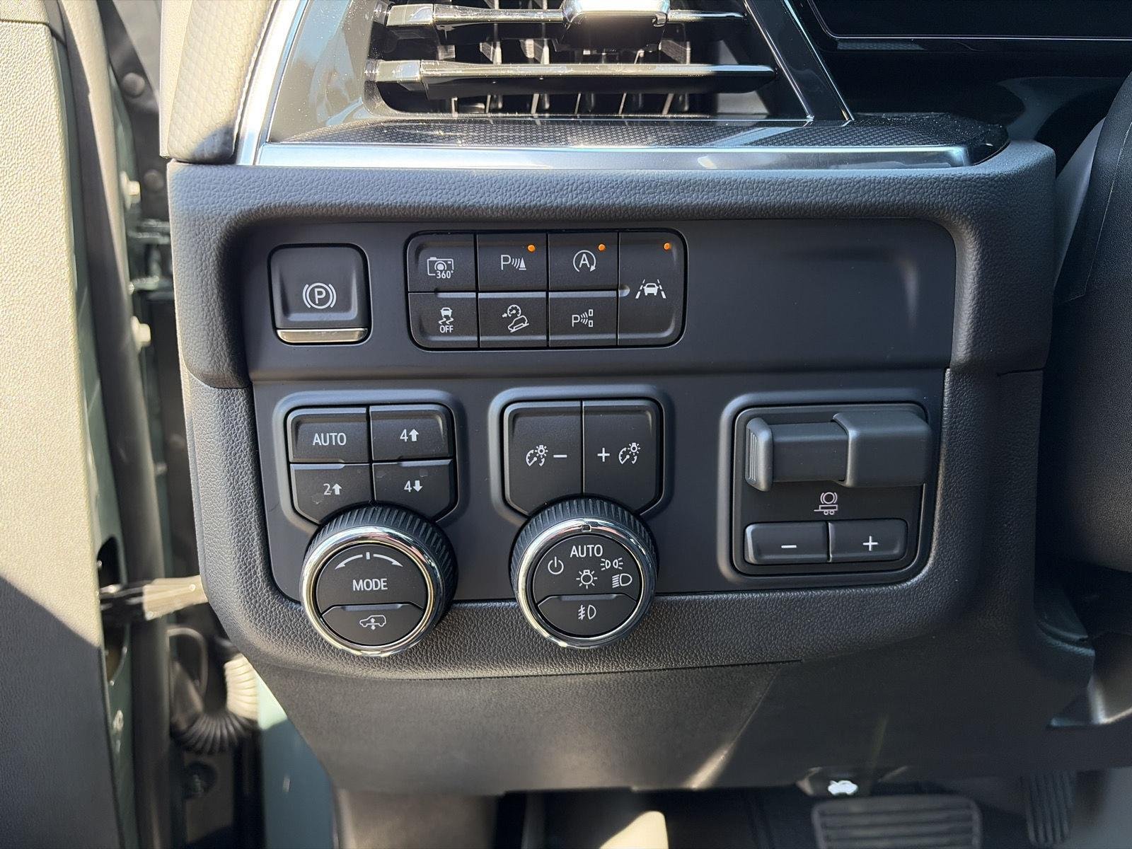 2026 Chevrolet Suburban RST - Photo 22