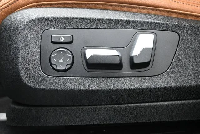Used 2021 Gray BMW xDrive40i image 11
