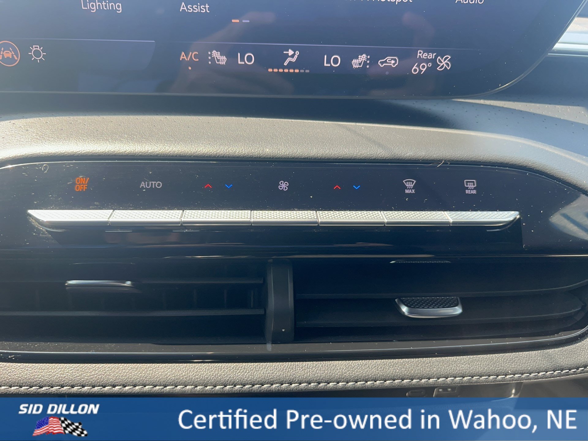 Used 2025 White Frost Tricoat Buick Avenir image 17
