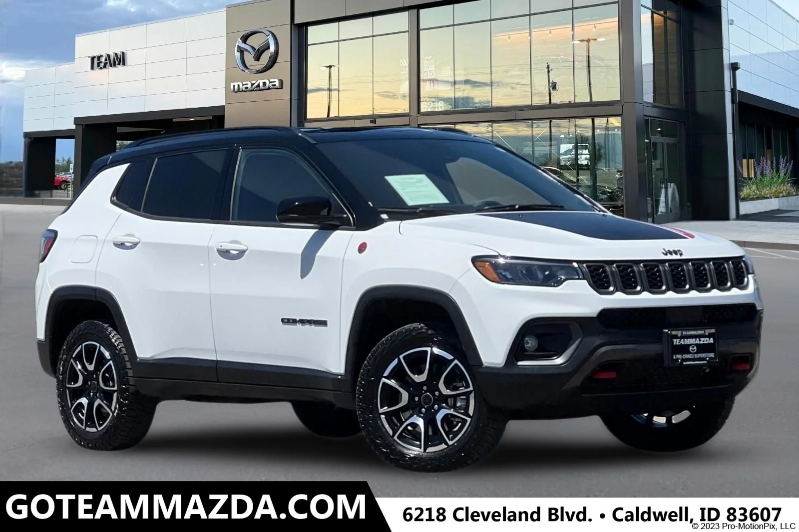 Used 2025 White Jeep Trailhawk image 1