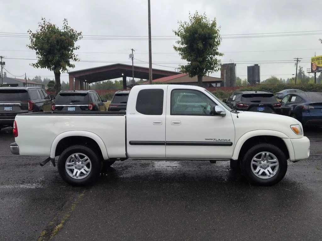 Used 2006 Natural White Toyota SR5 image 6
