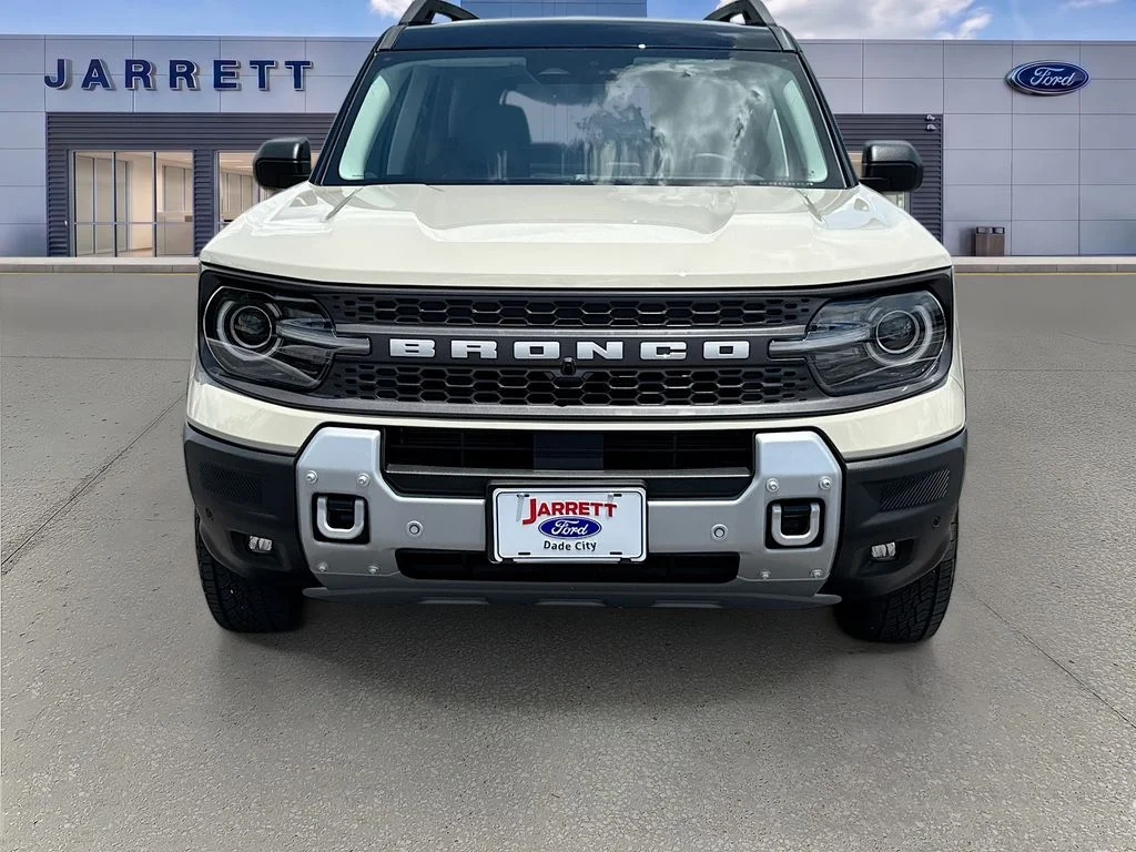Used 2025 Beige Ford Badlands image 2