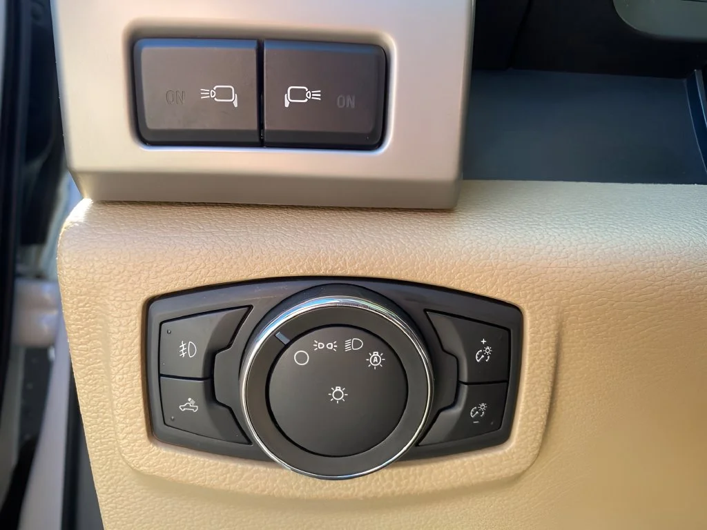 Used 2021 White Ford XL image 15