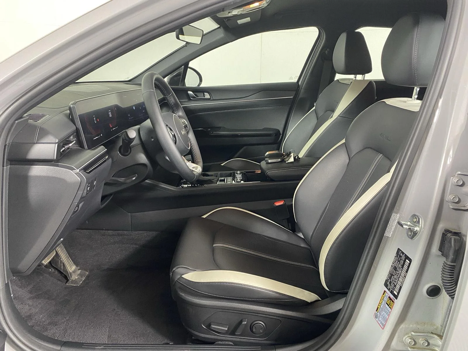 Used 2025 Wolf Gray Kia GT-Line image 12