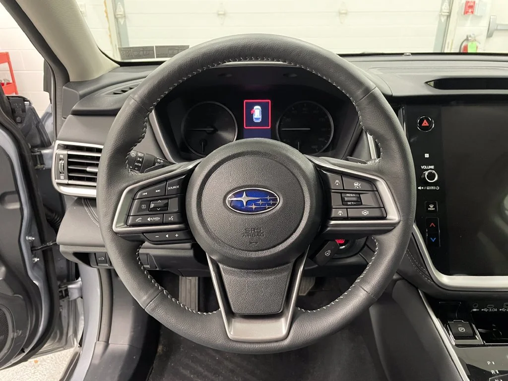 Used 2025 Ice Silver Metallic Subaru Limited image 7