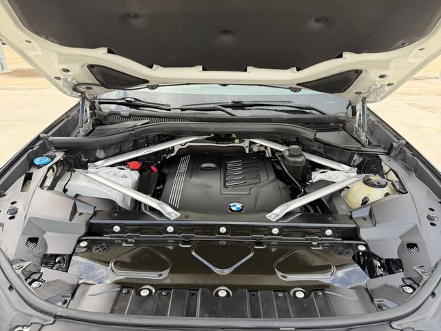Used 2020 White BMW sDrive40i image 19