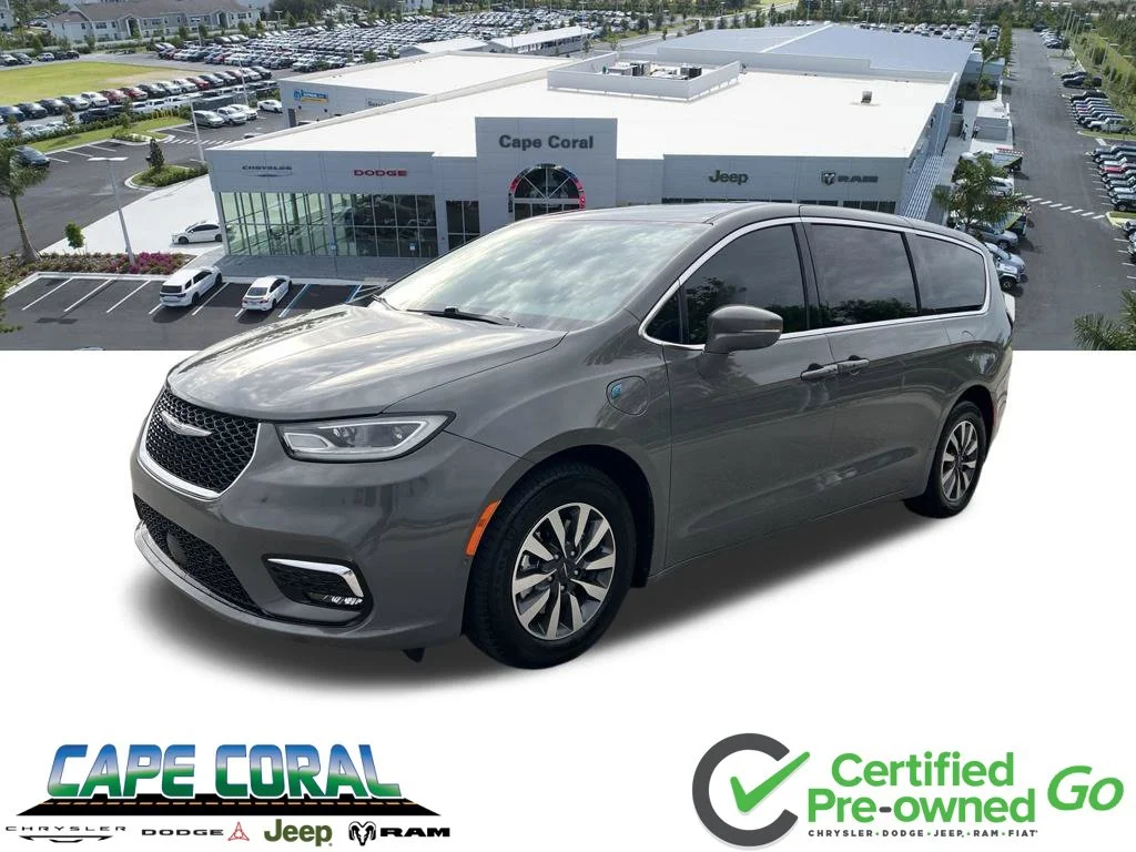 Certified Used 2022 White Chrysler Touring L image 1