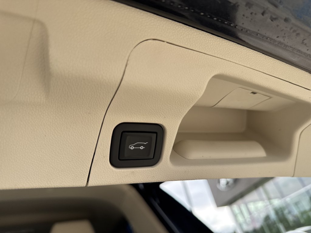 Used 2021 Green GMC Denali image 12