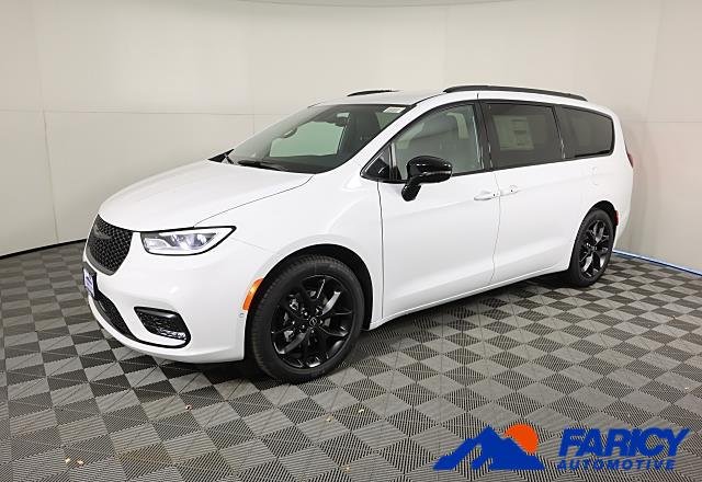 2026 Chrysler Pacifica Select's photo