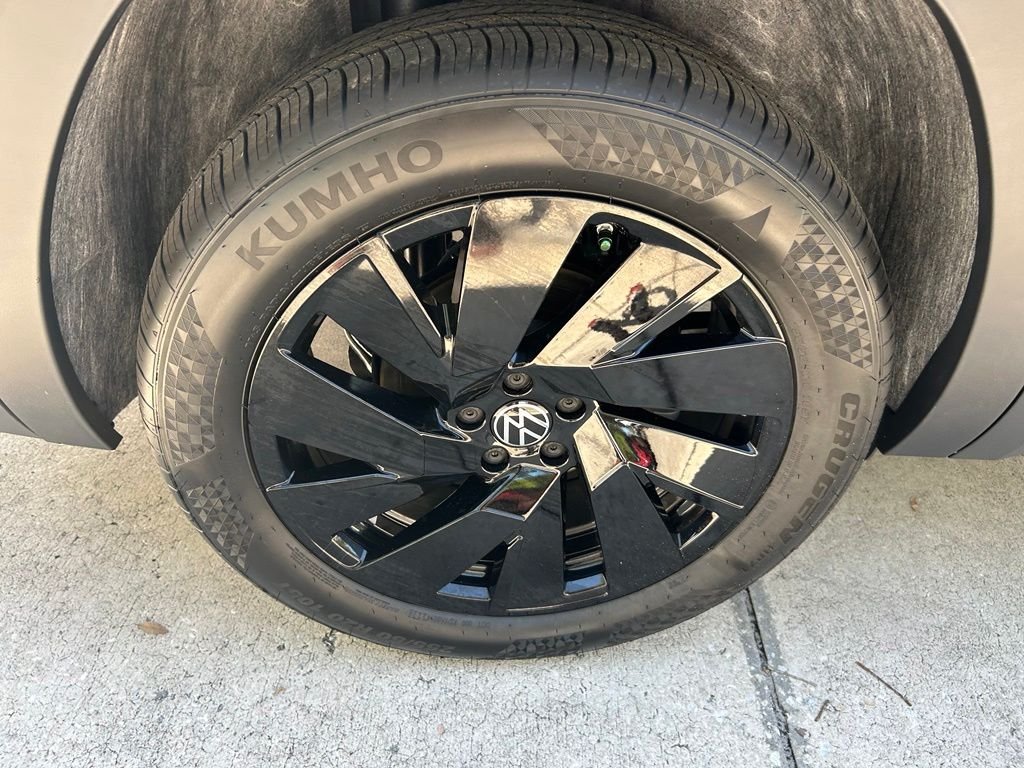 New 2026 Gray Volkswagen SE w/Technology image 24
