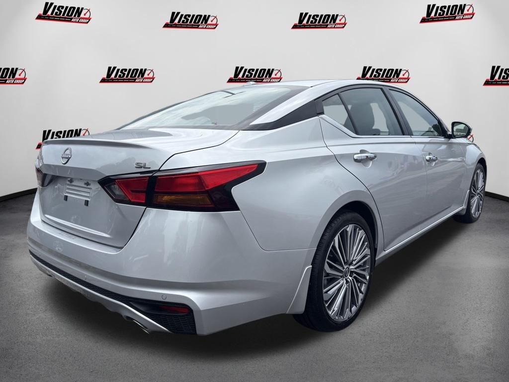 Used 2025 Silver Nissan 2.5 SL image 3