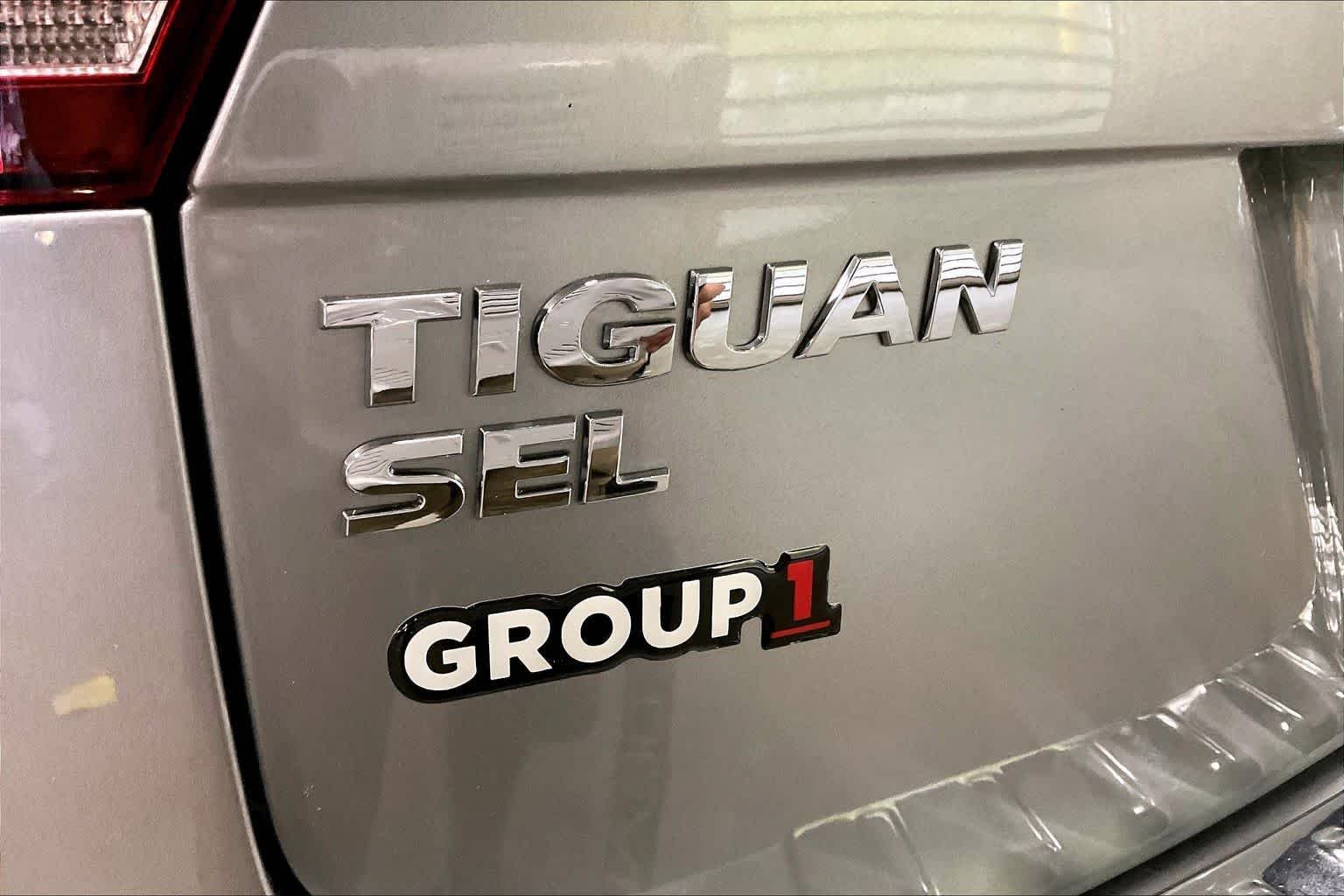 Used 2020 Pyrite Silver Metallic Volkswagen SEL Premium R-Line image 31