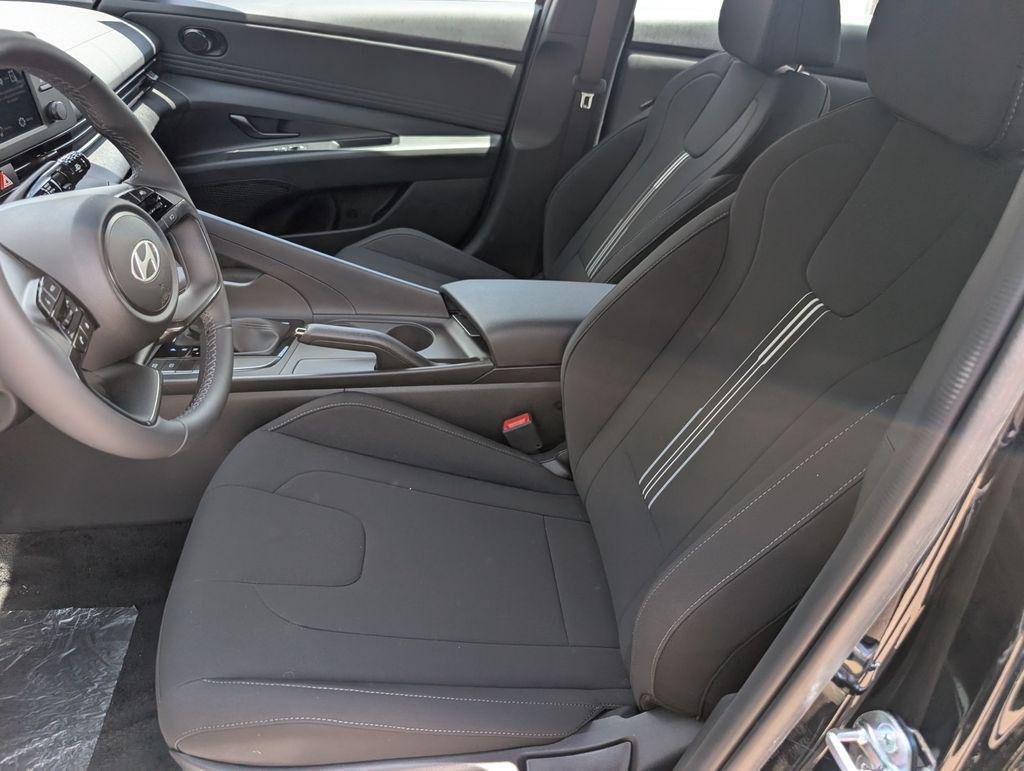 2025 Hyundai Elantra SEL - Photo 10