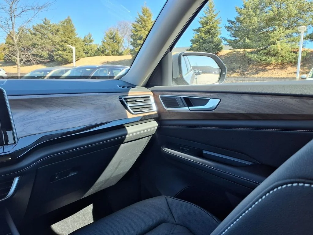 New 2026 Pure Gray Volkswagen 2.0T SE w/Technology image 21