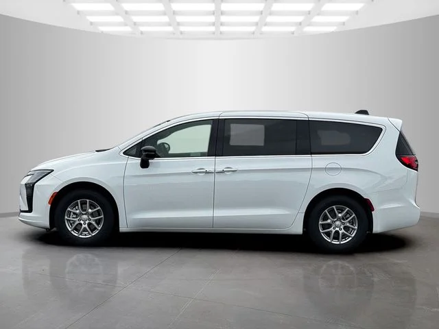 New 2027 Bright White Clear-Coat Exterior Paint Chrysler Select image 4