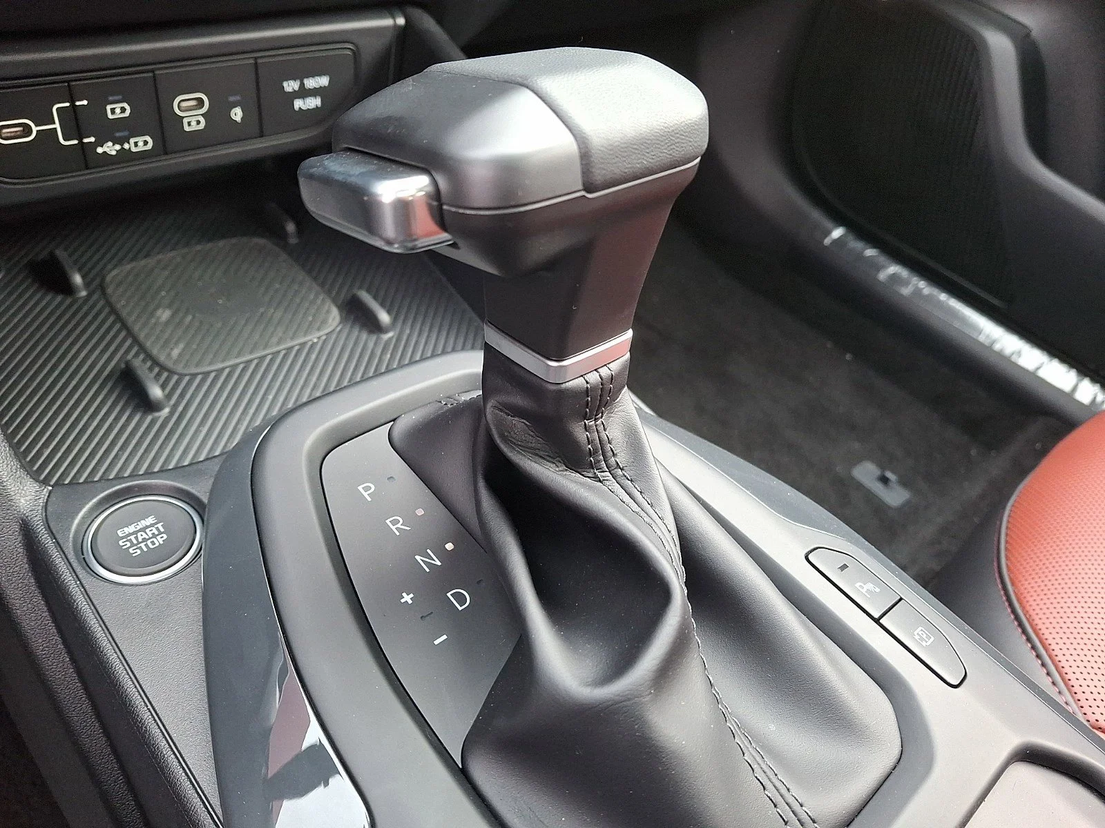 2025 Kia K4 GT-Line Turbo - Photo 9