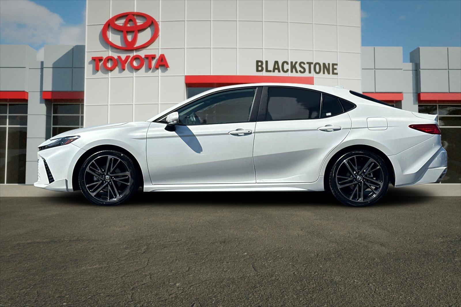 2025 Toyota Camry XSE - Photo 6