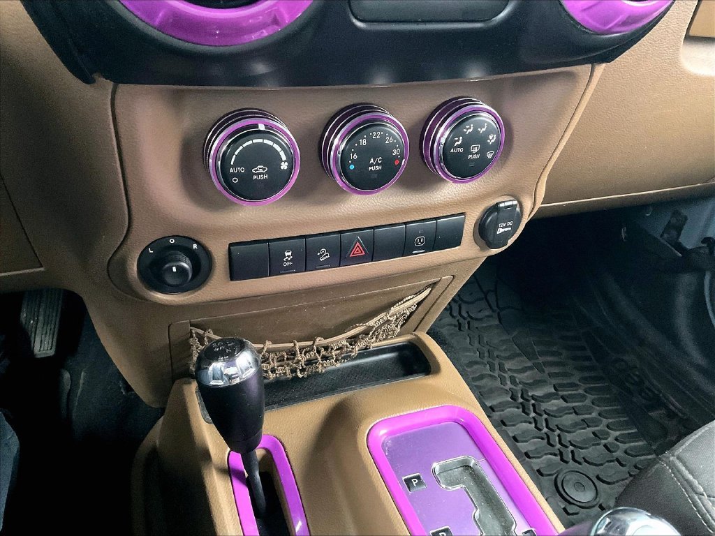 Used 2015 Anvil Clear Coat Jeep Unlimited Sahara image 23