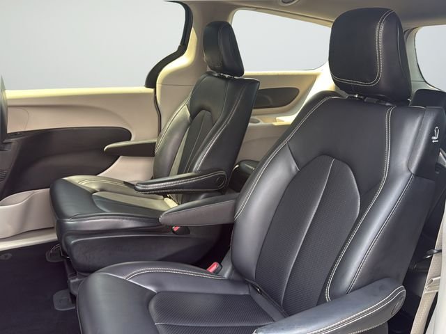 Used 2023 White Chrysler Touring L image 22