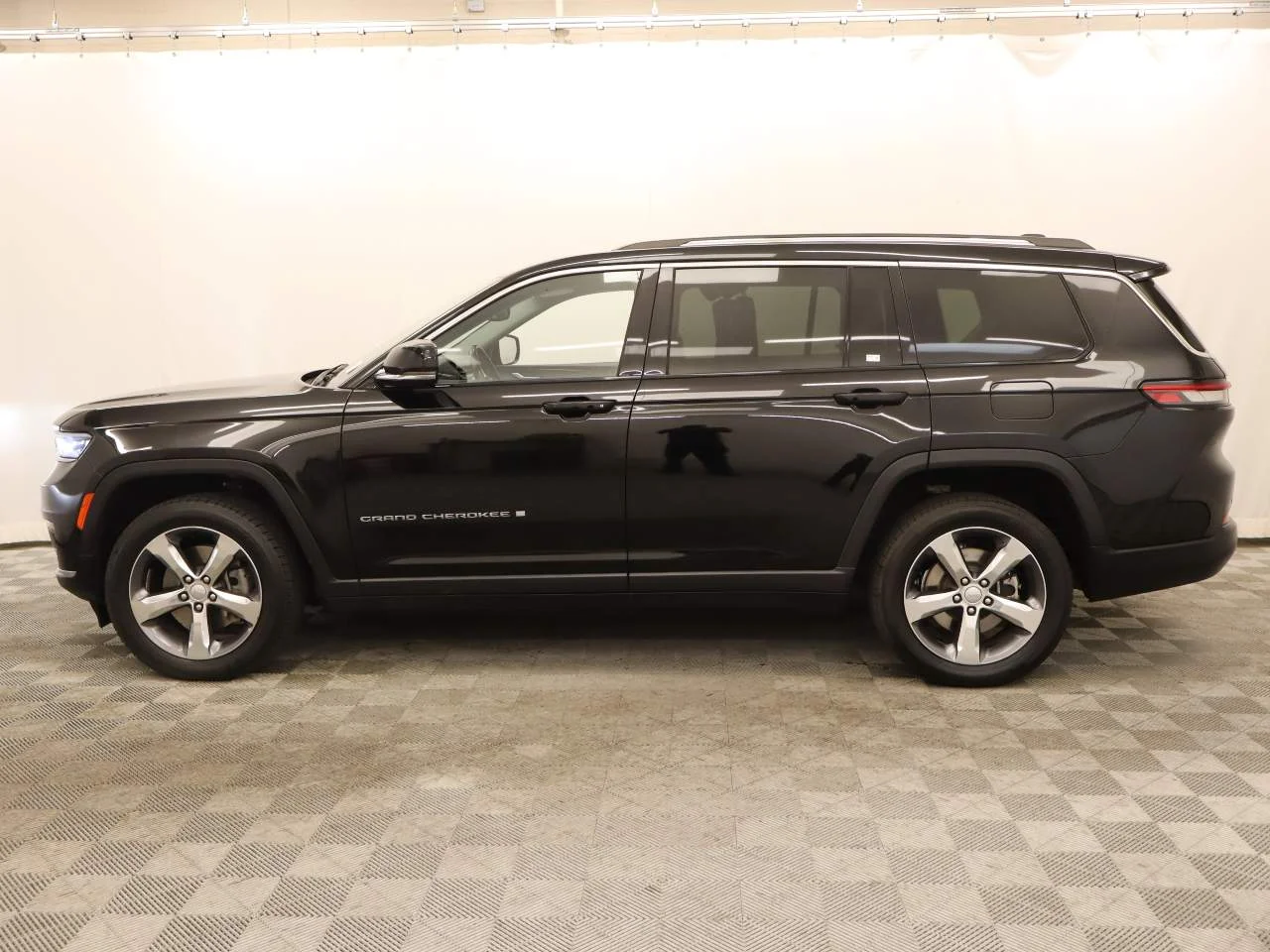 Certified Used 2021 Diamond Black Jeep Limited image 2
