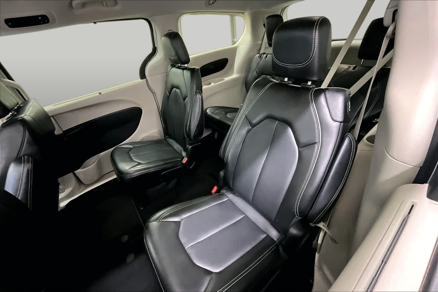 Used 2024 Bright White Clearcoat Chrysler Touring L image 20