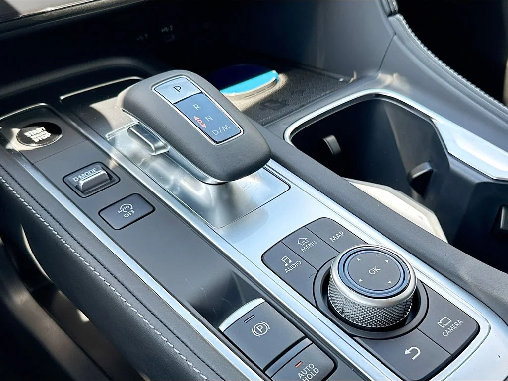 New 2027 HARBOR GRAY INFINITI Luxe FWD image 17
