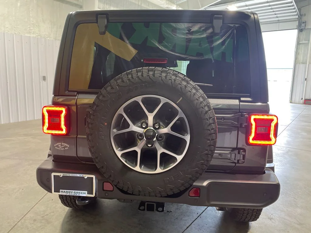 New 2026 Granite Crystal Metallic Clearcoat Jeep Sport S image 6