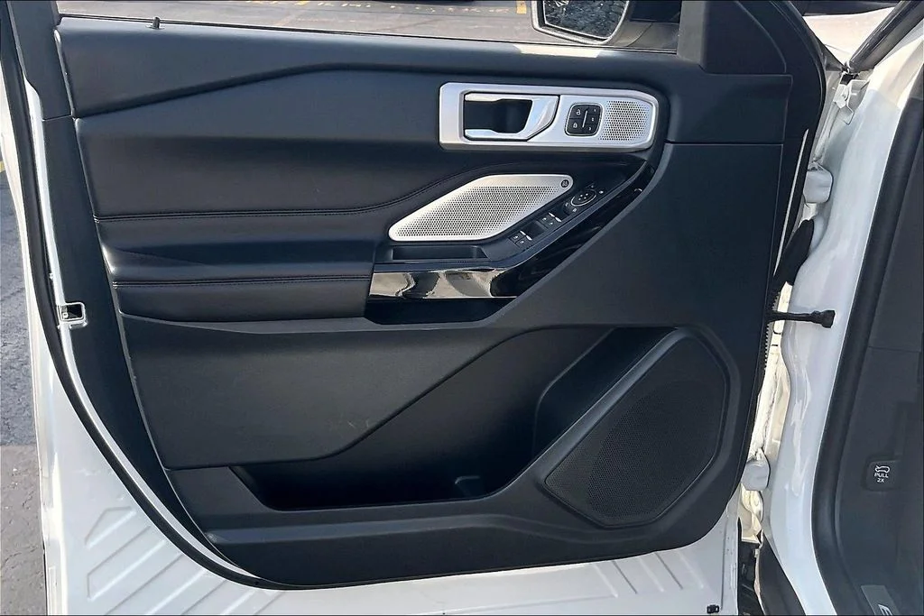 Used 2023 White Ford Platinum image 22
