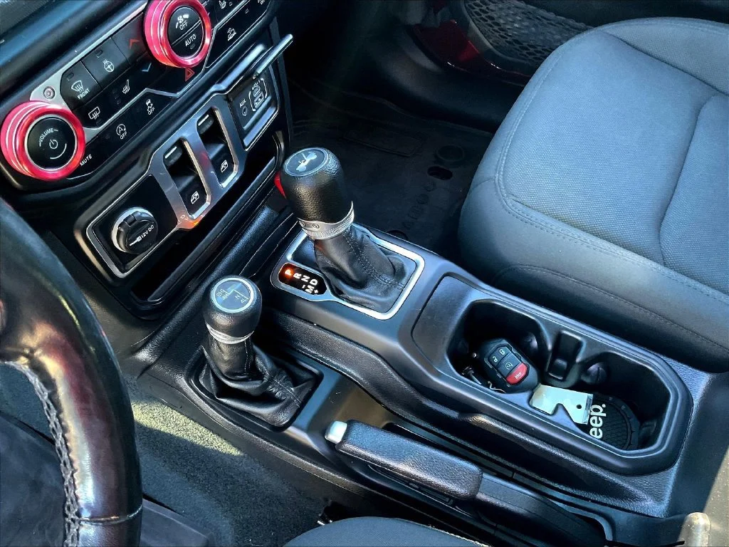 Used 2022 Snazzberry Pearlcoat Jeep Sport S image 18