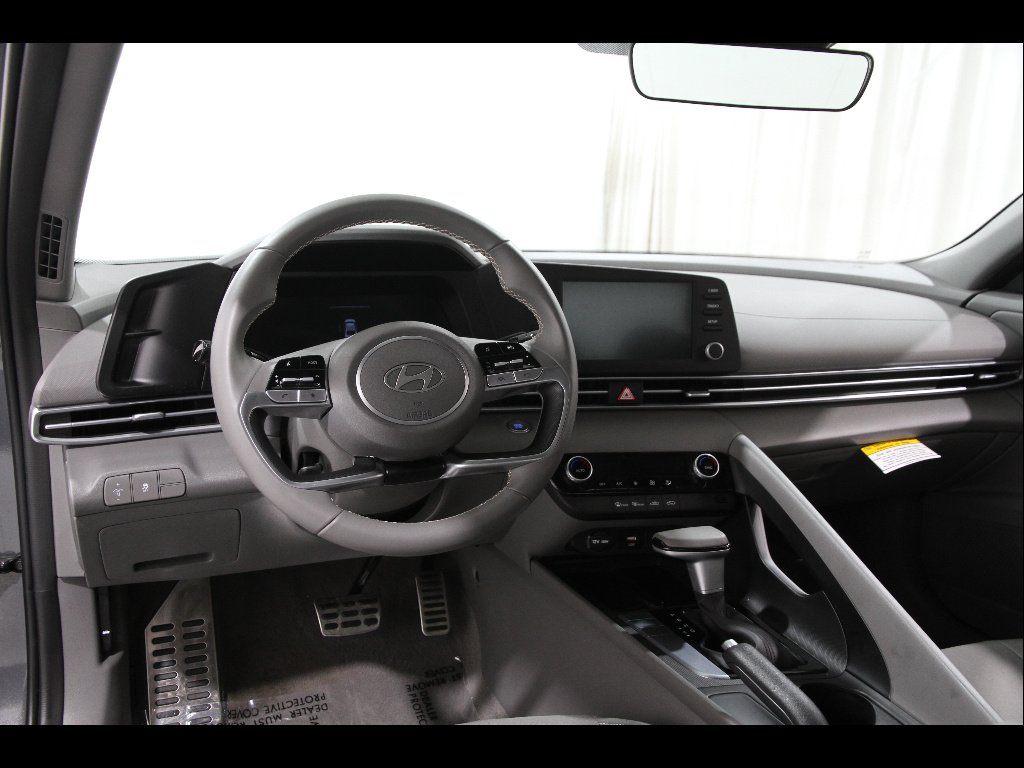 2025 Hyundai Elantra SEL - Photo 6