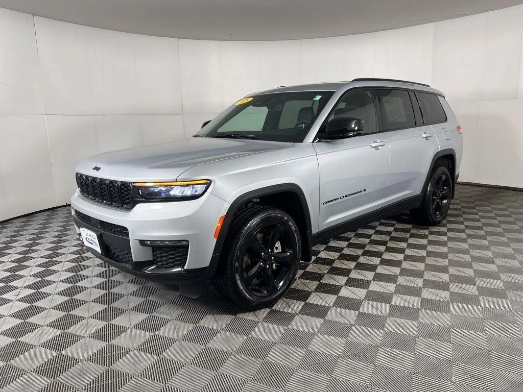 Used 2025 Silver Zynith Jeep Limited image 5
