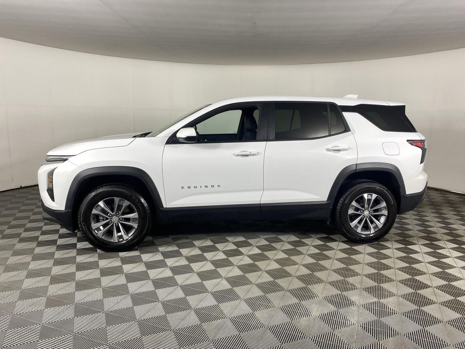 Used 2026 Summit White Chevrolet AWD LT image 4