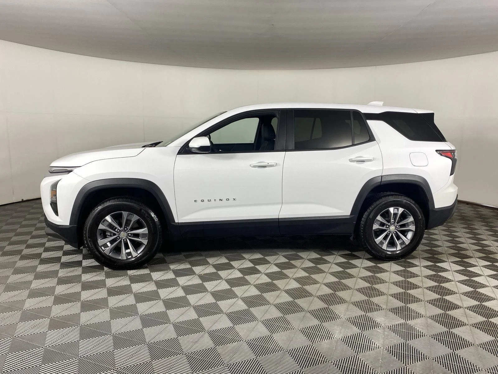 Used 2026 Summit White Chevrolet AWD LT image 4