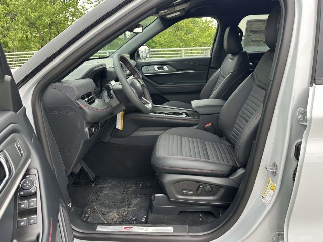 New 2026 Space White Metallic Ford ST-Line image 38