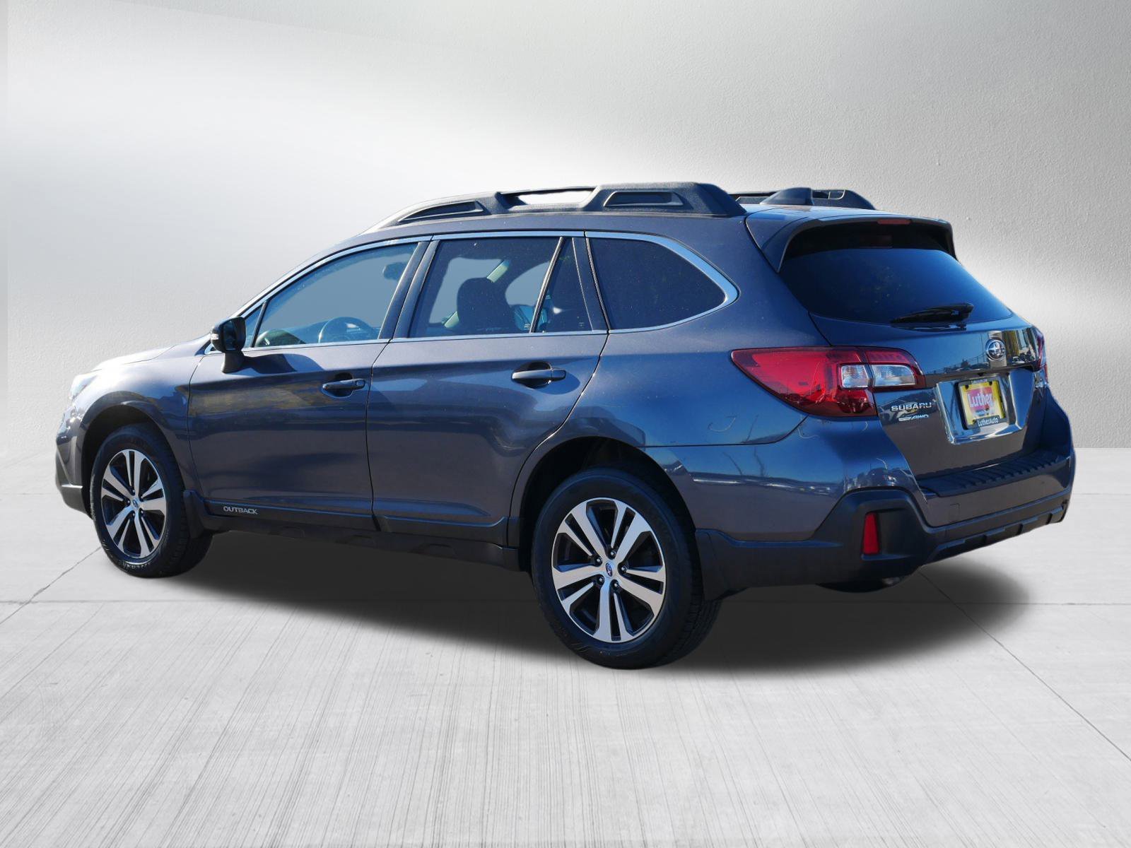 2018 Subaru Outback Limited photo 3