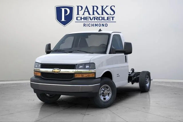 New 2025 Summit White Chevrolet 1WT image 6