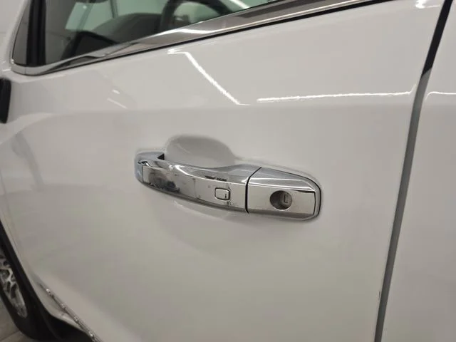 Used 2025 Summit White GMC SLT image 20